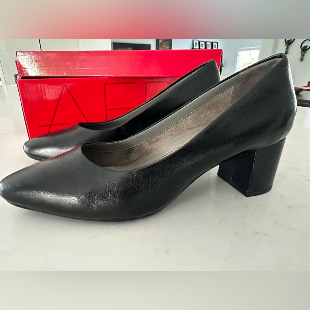 Womens Aerosoles Silver Star Black Leather Pump Size 8 - Picture 3 of 6